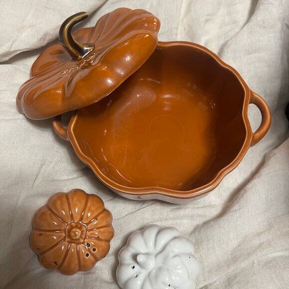Staub Stoneware Pumpkin Cocotte - Picture 3 of 5